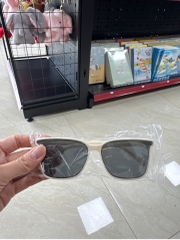 Kính mát gọng vuông