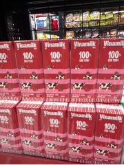 Sữa tiệt trùng VNM dâu 180ml