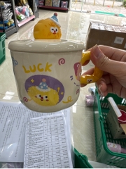 Cốc sứ in hình hoạt hình kèm charm đội mũ CS41