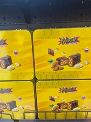 Kẹo đậu phộng rang với hạnh nhân phủ sô cô la Krokant Candy with Almonds 180g (HỘP SẮT VÀNG) (14)