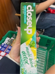Kem Đánh Răng Closeup Muối Biển 180h