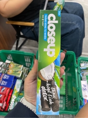 Kem Đánh Răng CloseUp Than Detox 180g