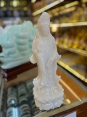 QUAN ÂM ĐỨNG ĐÁ CẨM THẠCH