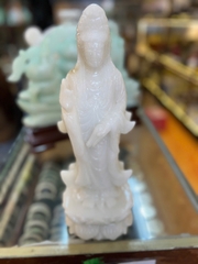 QUAN ÂM ĐỨNG ĐÁ CẨM THẠCH
