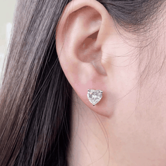 Sweetheart Solitaire Stud Earrings | Khuyên Tai Moissanite 2 Carat Heart Cut | Sterling Silver 925 | Kèm Giấy Kiểm Định GRA
