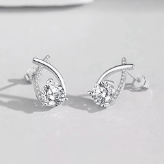 Eternal Twist Halo Stud Earrings | Khuyên Tai Moissanite 2 Carat Round Cut | Sterling Silver 925 | Kèm Giấy Kiểm Định GRA