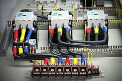 Vai trò của thiết bị điện chất lượng trong sản xuất công nghiệp