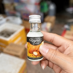HƯƠNG HẠNH NHÂN RAYNER’S 28ML – ALMOND FLAVOURING ESSENCE