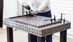 Bàn hàn kích thước 3000x1500mm dùng trong cơ khí chính xác.