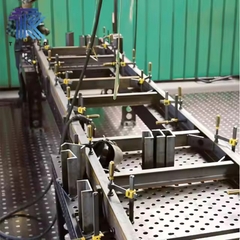 Bàn hàn kích thước 1000x1000mm dùng trong cơ khí chính xác.