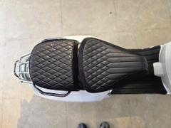 Yên Đôi Vespa Cao Cấp – Màu Đen, Phối Da Lộn _ VESPA-V12-BLACK