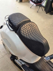 Yên Đôi Vespa Cao Cấp – Màu Đen, Phối Da Lộn _ VESPA-V12-BLACK