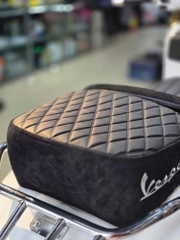 Yên Đôi Vespa Cao Cấp – Màu Đen, Phối Da Lộn _ VESPA-V12-BLACK