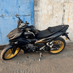 Yên Winner Có Gờ Mông – Màu Đen Thể Thao _ WINNER-G06-BLACK