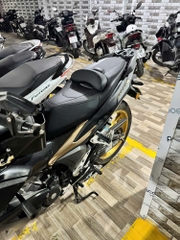 Yên Winner Có Gờ Mông – Màu Đen Thể Thao _ WINNER-G06-BLACK