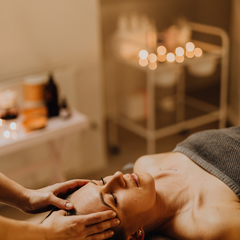 Massage Mặt Cấy Tinh Chất Trắng Sáng Chống Lão Hoá