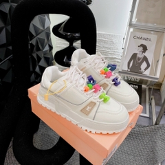 LV maxi trắng charm