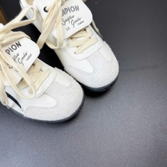 champion trắng đen