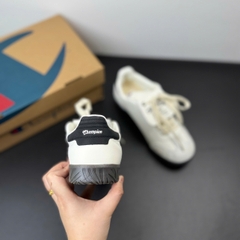 champion trắng đen