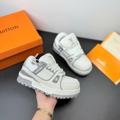 lv charm trắng xám