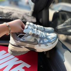 nike v2k xám đen