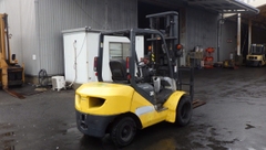 Xe nâng dầu 3 tấn KOMATSU FD30C-17 Số Sàn - Nâng Cao 4m (Gật Gù)