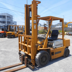 Xe nâng dầu 2.5 tấn KOMATSU FD25-10 số sàn gật gù - 221630