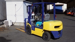 Xe nâng dầu 2.5 tấn KOMATSU FD25T-14 Đời 2001 (Chạy Lướt 3.882 Giờ)