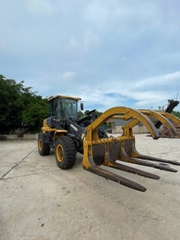 Xe xúc lật kẹp gỗ XCMG LW300KN gầu 3 tấn đời 2019 - 06195