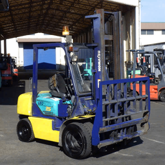 Xe nâng dầu 2.5 tấn Komatsu FD25C-12 số sàn đời 1998 (Gật Gù)