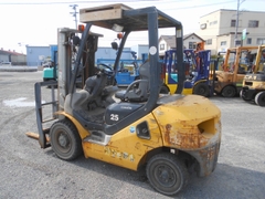 Xe nâng dầu 2.5 tấn KOMATSU FD25T-17 Đời 2012 (Gật Gù - Càng Dài 1.81m)