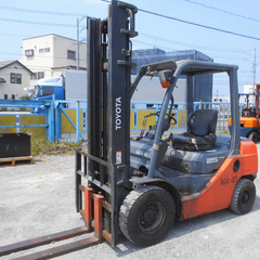 Xe nâng dầu cũ 2.5 tấn Toyota 8FD25 tháp 4m số sàn đời 2013 - 34159