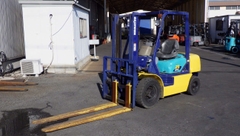 Xe nâng dầu 2.5 tấn KOMATSU FD25T-14 Đời 2001 (Chạy Lướt 3.882 Giờ)