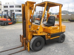 Xe nâng dầu cũ 2.5 tấn TOYOTA 5FD25 Đời 1987 (Số Sàn - Chui Cont - Gật Gù)