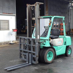 Xe nâng dầu cũ 3 tấn Mitsubishi FD30 Nhật bãi số sàn gật gù lốp kép - 32069