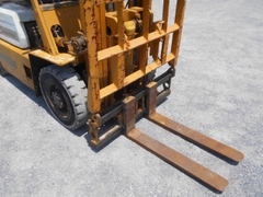 Xe nâng dầu 2.5 tấn KOMATSU FD25-10 số sàn gật gù - 221630