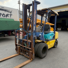Xe nâng dầu 2.5 tấn Komatsu FD25C-12/545511 năm 2000