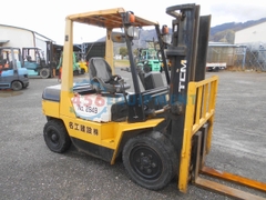 Xe nâng dầu 3 tấn TCM FD30Z8/24R60481