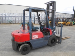 Xe nâng dầu 2.5 tấn Nissan FJ02M25/114019 - Động cơ bền bỉ, tích hợp dịch giá thông minh