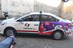 Dán decal xe Taxi