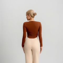 A8 - Áo Thun Croptop Cổ Vuông Vạt Bầu Dài Tay