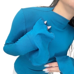 A40 - Áo Cổ Trụ Dài Tay Loe