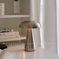 Thiết Kế Đan Mạch Đèn Bàn Hình Nấm Kim Loại