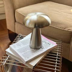 Thiết Kế Đan Mạch Đèn Bàn Hình Nấm Kim Loại