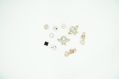 Phụ kiện Charm Sticker Trang Trí Gắn Giày/Dép Sục, Balo, Túi Dễ Dàng Tháo - Gắn Đa Dạng Mẫu Mã Phong Cách