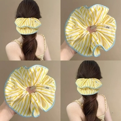 Cột tóc lớn