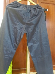 Quần đi mưa vải dù cao cấp chống thấm nước tốt (Tuấn Phong)