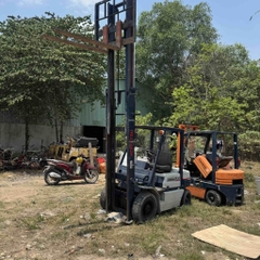 Xe nâng Komatsu 2 Tấn  Số Tự Động Khung 4m5