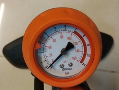 Bơm tay C-Mart có đồng hồ cam L0004 (32x530mm)