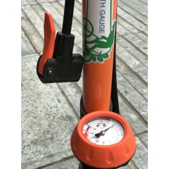 Bơm tay C-Mart có đồng hồ cam L0004 (32x530mm)